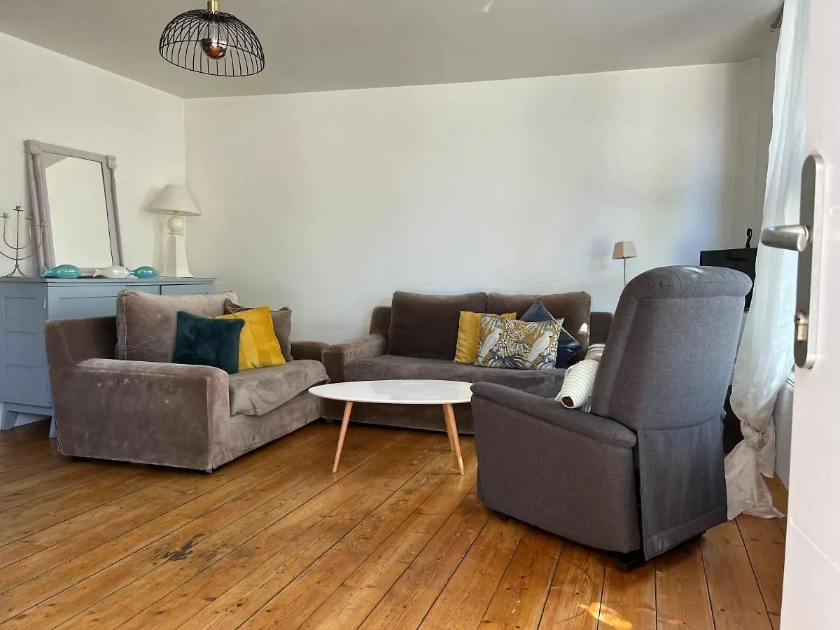 Le Loft, L'Annexe Βίλα Λοριάν