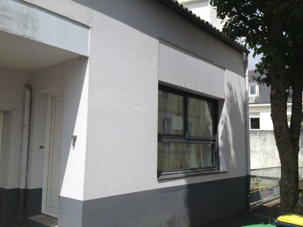 Le Loft, L'Annexe Βίλα Λοριάν 0*,  Γαλλία